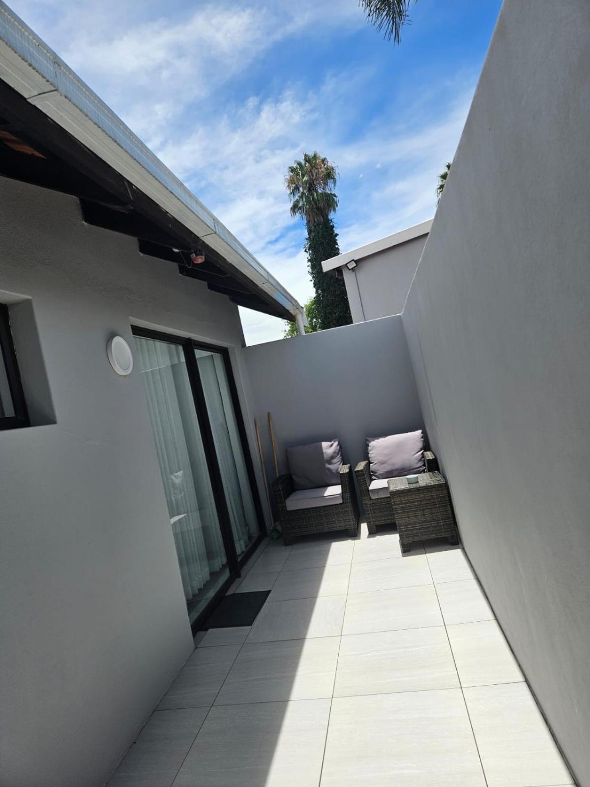 Nicky'S Guest House Roodepoort Exterior foto